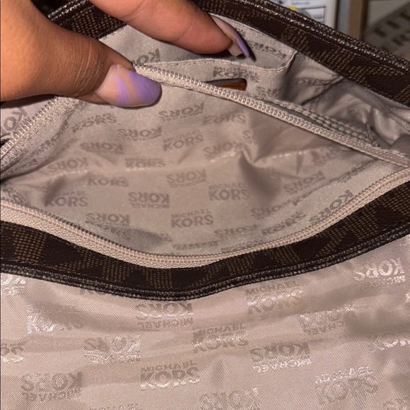 Michael Kors Hamilton Shoulder Bag - Picture 10 of 14